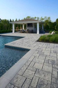 pavé uni contour de piscine